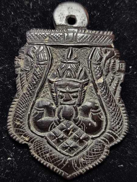 พระราหูกะลาแกะอาจารย์ปิ่น วัดศรีษะทอง ศิลป์นิยม