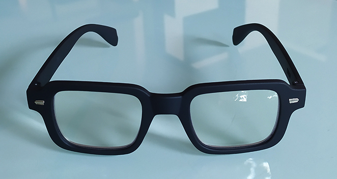 แว่นสายตายาว SOLID FRAME แท้ ของใหม่ สวยดูดี มาพร้อมกระเป๋าหนังใส่แว่นดีไซน์สวย