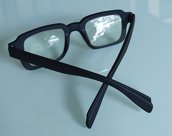 แว่นสายตายาว SOLID FRAME แท้ ของใหม่ สวยดูดี มาพร้อมกระเป๋าหนังใส่แว่นดีไซน์สวย