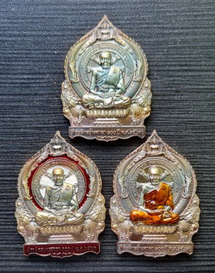 เคาะแรกแดง..เศรษฐีชนะจน ๒๕๖๓..นวโลหะ ๓ เหรียญ กล่องเดิม..ลพ.พัฒน์ วัดห้วยด้วน นครสวรรค์ / จัดส่ง ems