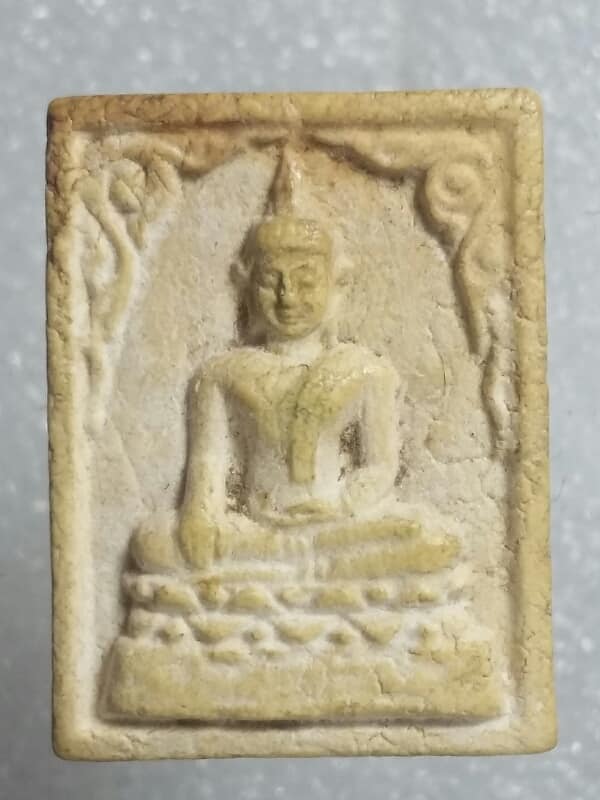 พระผง ฝังลูกนิมิตวัดสะเดา สามชุก สุพรรณบุรี ปี๓๘    เคาะเดียวครับ