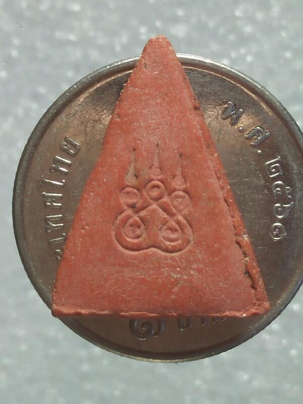 พระนางพญาเนื้อผง หลังยันต์ห้า 