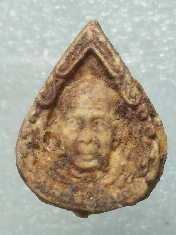 พระผงหลวงปู่สิงห์ วัดแก้วโกรวนาราม กระบี่