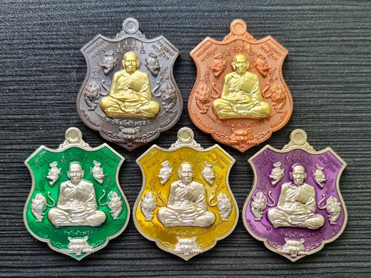 พยัคฆ์เจ้าพระยา ๒๕๖๓..รวม ๕ เหรียญ กล่องเดิม..ลพ.พัฒน์ วัดห้วยด้วน จ.นครสวรรค์ / จัดส่ง ems