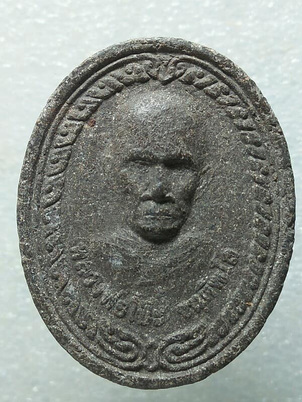 พระผงหลวงพ่อโป๊ะ ขนฺติพโล หลังหลวงพ่อองค์ดำ 