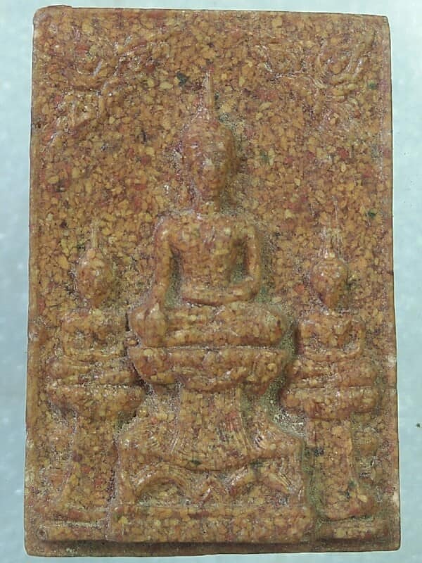 พระผงหลวงพ่อติ้ว วัดหัวถนน ชลบุรี  เนื้อหลังคาโบสถ์