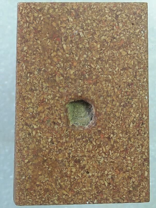 พระผงหลวงพ่อติ้ว วัดหัวถนน ชลบุรี  เนื้อหลังคาโบสถ์