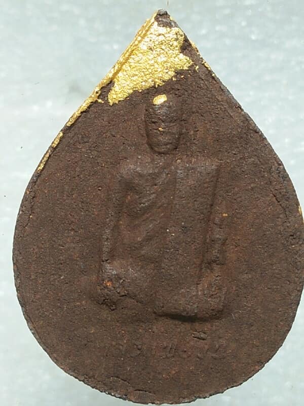 พระผงเหล็กน้ำพี้หลวงพ่อดำ  วัดเกรียงไกรใต้ นครสวรรค์ 