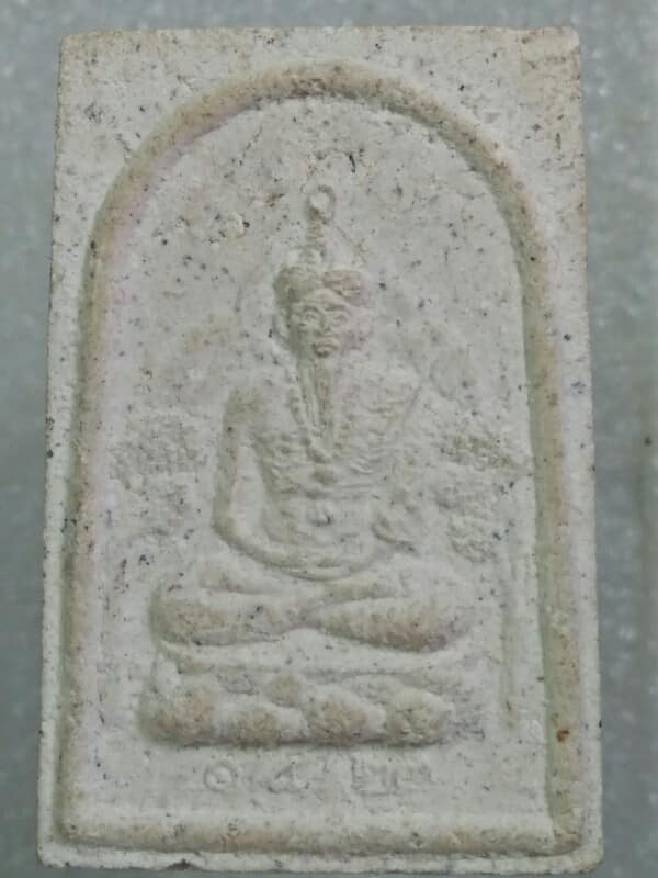 พระฤาษีเนื้อผง หลังยันต์ 