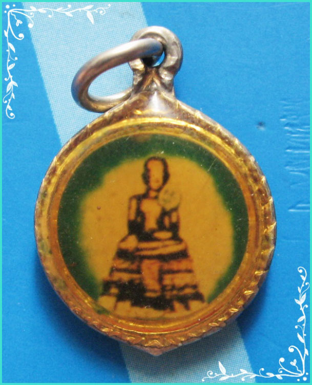 ..ลพ.ศักดิ์สิทธิ์ วัดมหาธาตุ พร. ล็อคเก็ตเล็ก เต็มองค์ เคลือบ หลังยันต์เฑาะต์ เลี่ยมเก่า..