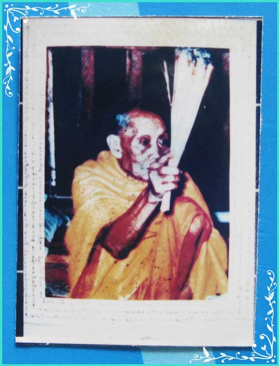 ..ลป.สี วัดถ้ำเขาบุญนาค นว. รูปถ่ายสี ครึ่งองค์ พรมน้ำมนต์ หลัง ตรายาง..