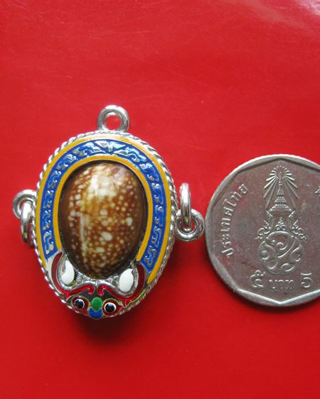 เบี้ยแก้ หุ้มเงินลงยาชุบทองคำขาว หลวงพ่อพระมหาสุรศักดิ์ วัดประดู่พระอารามหลวง สวยคะ