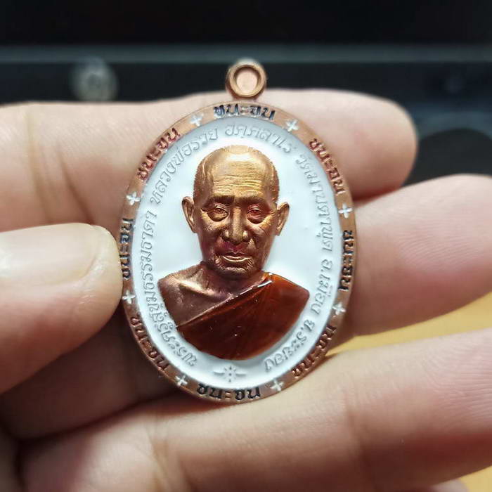 เหรียญขอบชนะจน รุ่นชนะจน หลวงพ่อรวย วัดมาบตาพุด จ.ระยอง ปี 2566 ชุดลุ้น เนื้อทองแดงผิวไฟลงยาขาว