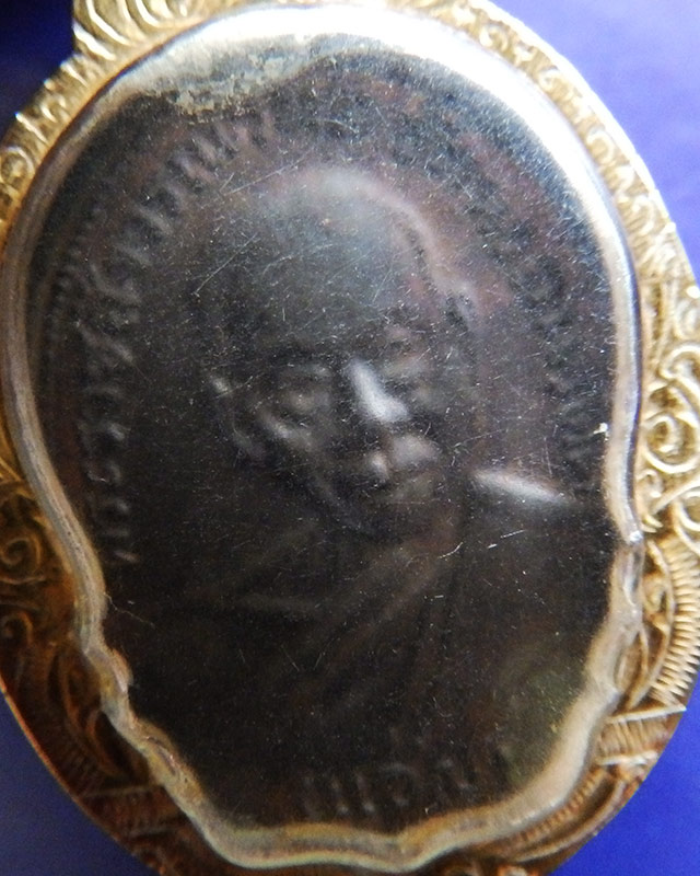 เหรียญรุ่นแรก หลวงพ่อแช่ม วัดนวลนรดิศ กรุงเทพฯ พ.ศ. 2510 เนื้อทองแดง เลี่ยมทอง สวยมาก