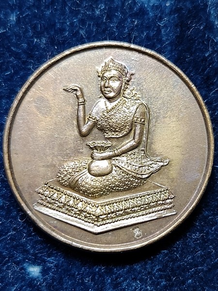 วัดเนินตามาก ชลบุรี เหรียญนางกวักหลวงปู่ม่น  เสาร์ 5   สร้างปี 36