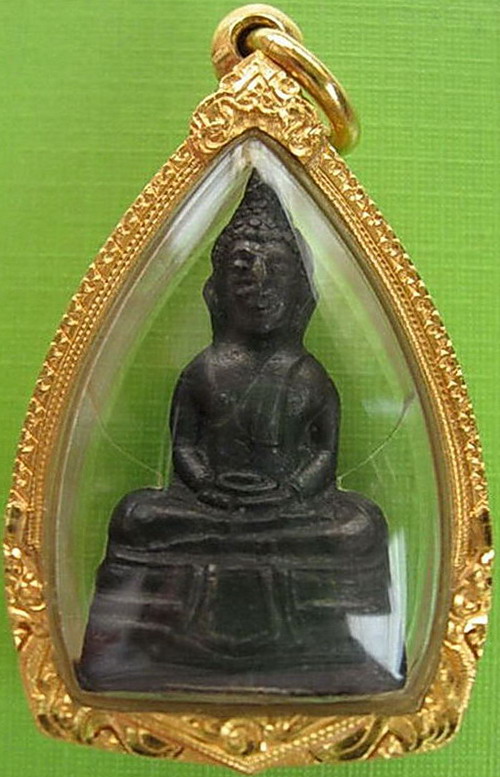 K1-   หลวงพ่อโสธร ปี 2508 พิมพ์หน้าเล็ก เลี่ยมทอง สวยครับ 