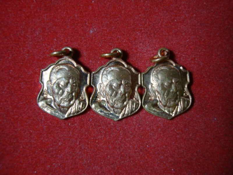 K986 เหรียญอาร์มเล็ก หลวงปู่หมุน ลายมือมหาเศรษฐี จำนวน 3 เหรียญ