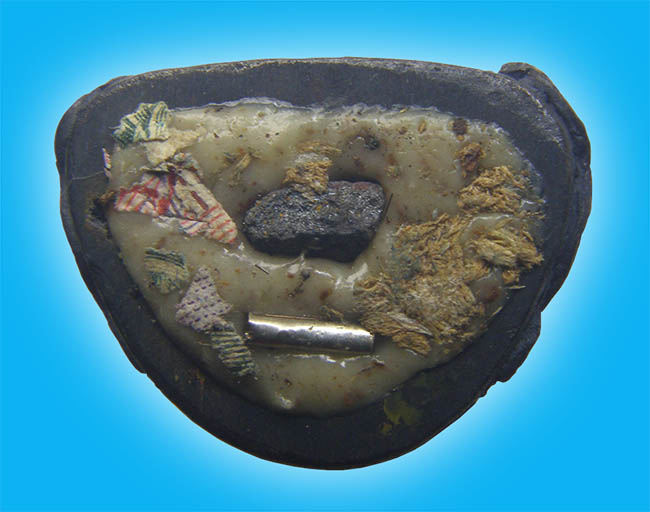 รูปเหล่อรุ่นแรกฐานพญานาค เนื้อเหล็กน้ำพี้ รุ่นเจริญพร หลวงปู่จันทร์หอม วัดบุ่งขี้เหล็ก อุบลราชธานี