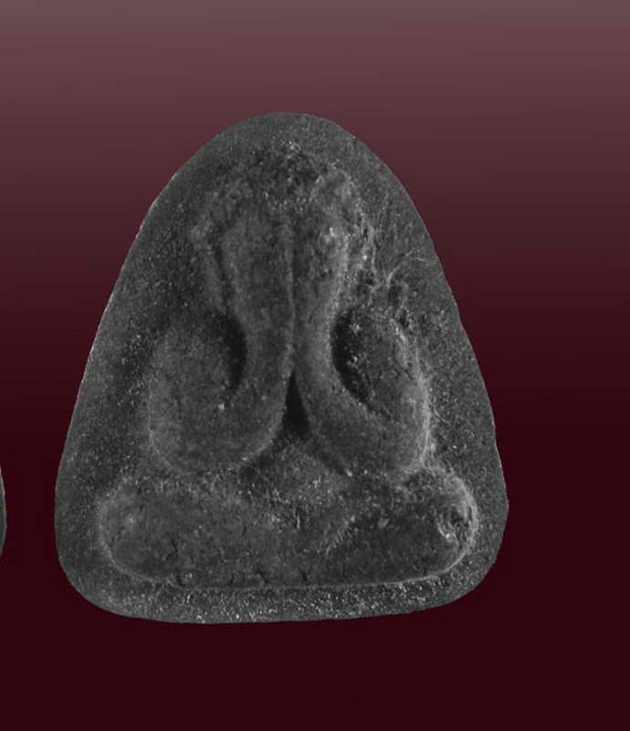 K1027 ปิดตาเนื้อดำ(คลุกรัก) พิมพ์เล็กหลังยันต์พุทโธ อาจารย์เป้า วัดน้อย ชลบุรี ปี2515หลวงปู่ทิมปลุกเ