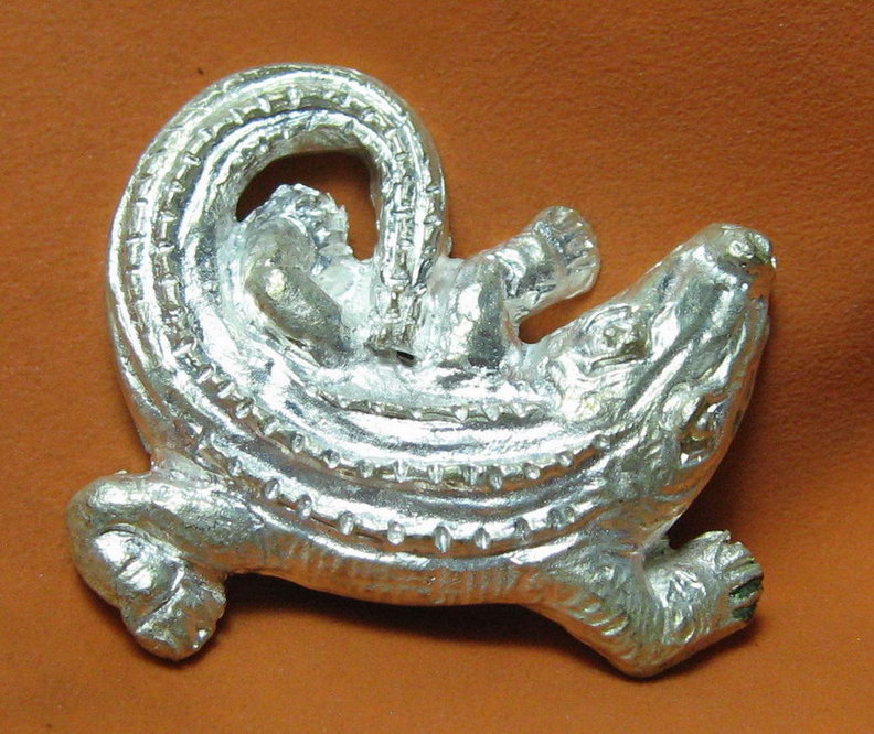 K1706 เหรียญจระเข้สวยๆ เนื้อเงินวัดสุมนาวาส(วัดเขากะโหลก)ต.ปากน้ำปราณอ.ปราณบุรี  แห่งประจวบคีรีขันธ์