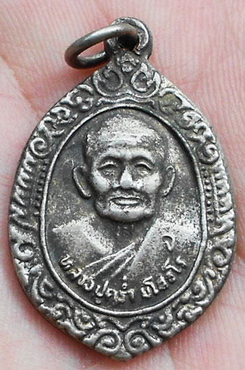 K1733 เหรียญหลวงปู่คร่ำ รุ่นสร้างเจดีย์ วัดวังหว้า ระยอง กะไหล่เงิน