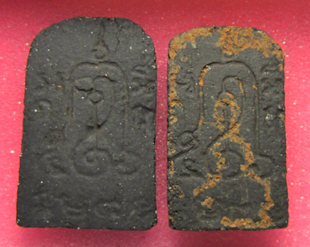 K1922 หลวงพ่อเจิม วัดหอยราก พิมพ์ปรกโพธิ์เล็ก พระเนื้อดินผงพลายสมุทร ปี 2499 .. 2 องค์