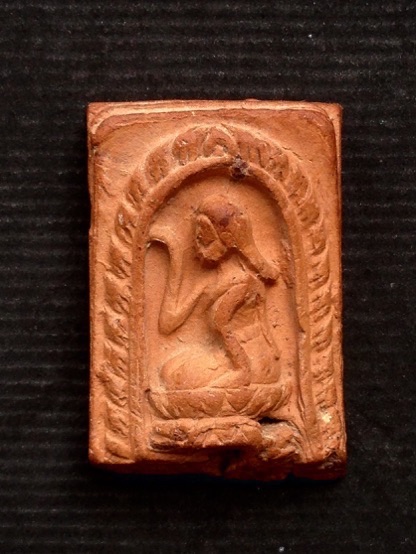 K2011นางกวักเนื้อดินเจ้าคุณนรอธิฐานจิต2495สภาพเดิมๆครับ