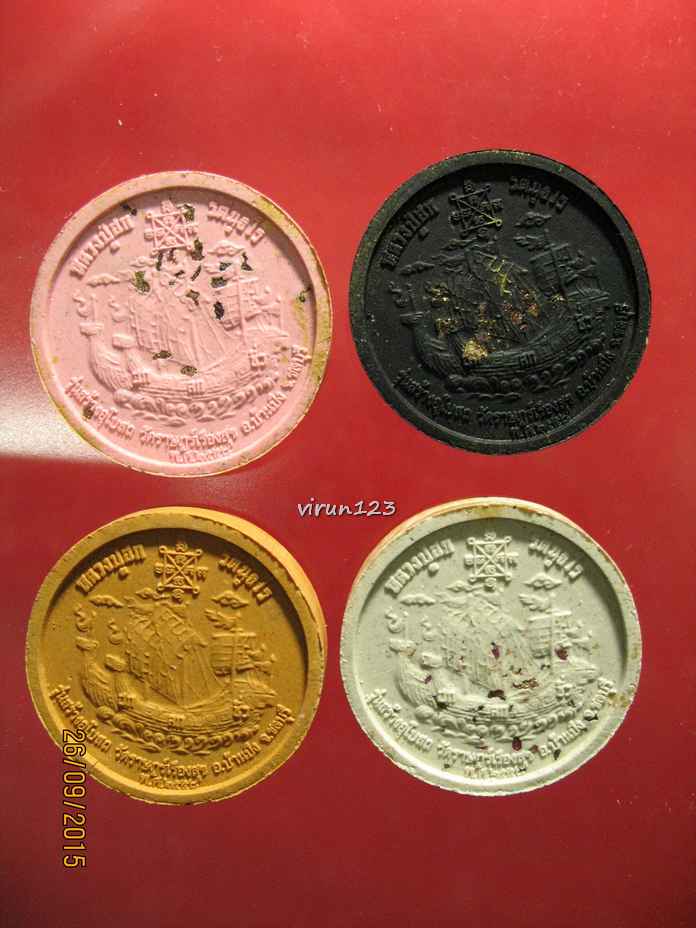 K2069พระผงจันทร์ลอย 4เนื้อ หลังพลอย หลวงปู่ฮก วัดราษฏร์เรืองสุข(วัดมาบลำบิด) พร้อมกล่องทุกองค์ครับ 2