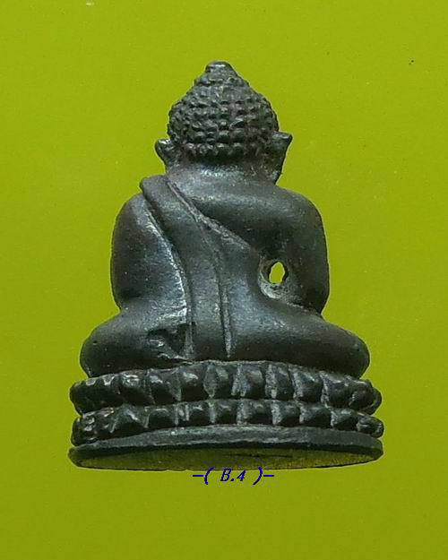 K2127พระชัยวัฒน์ หลวงปู่ม่น วัดเนินตามาก -เนื้อเงิน กล่องเดิมๆ
