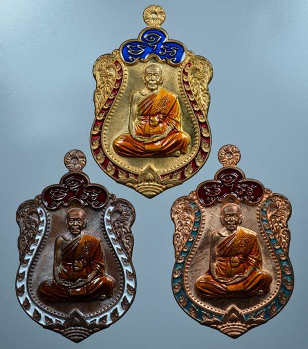 K2187ชุดกรรมการ เหรียญเพชรเศรษฐี หลวงพ่อแถม เพชรบุรี สามเหรียญสามเนื้อ ลงยา เลข 1402 สร้าง 2000 ชุด