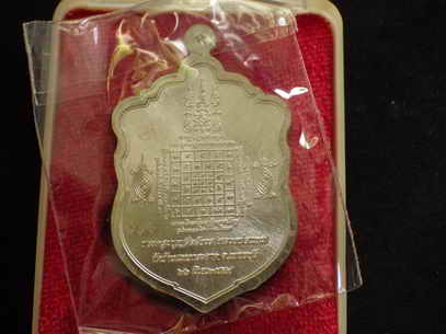 K2199เหรียญเสมา หลวงพ่อแถม วัดช้างแทงกระจาด. อำเภอชะอำ จังหวัดเพชรบุรี เนื้อสัตตะโ่ลหะอาบเงินลงยา เล
