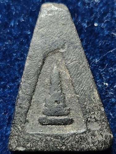 พระผงสุพรรณ รุ่นจงอางศึก แจกทหารไปรบที่อินโดจีน  เนื้อดำ