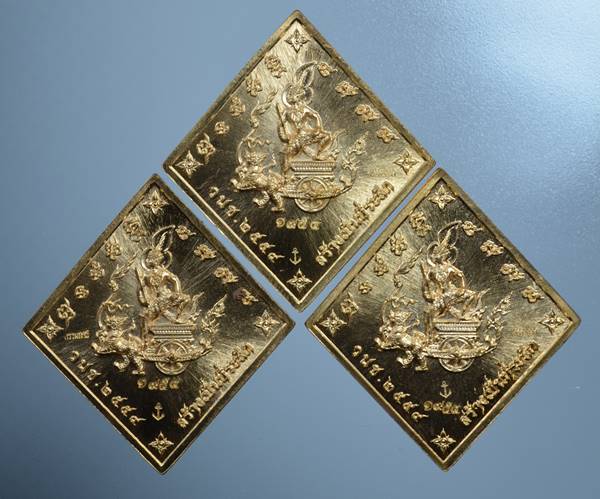 K2218ชุดของขวัญ เหรียญข้าวหลามตัด บูรพาบารมี หลวงพ่อรัตน์ วัดป่าหวาย จ.ระยอง เษกเดี่ยว สัตตะโลหะลงยา