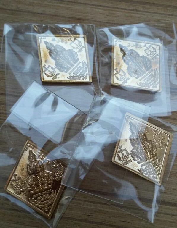 K2228เหรียญมงคลจตุรทิศ หลวงปู่จื่อ วัดเขาตาเงาะอุดมพร  จ.ชัยภูมิ 4 เหรียญ เนื้อสัตตะลงยา  สีเหลือง แ