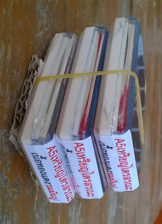 K2039 เคาะเดียว 3 องค์....เหรียญไตรสรณะ หลวงพ่อคูณ วัดบ้านไร่ เนื้อทองแดงรมมันปู ครึ่งองค์  ยังไม่แก