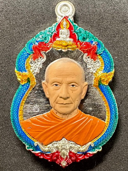 ลป.จื่อ พันธมุตโต เจ้าสัวพันล้าน เนื้อเงินลงยาจีวรขอบ หน้ากากเพ้นท์ ๑ ใน ๙๙๙ เหรียญ เลข ๑๓๙๕