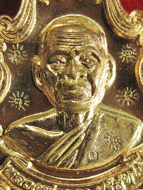 เหรียญหลวงพ่อคูณพิมพ์ปาดตาลครึ่งองค์ พุทธคูณสยามมหาลาภ เนื้อทองแดงขัดเงา วัดใหม่อัมพวัน 