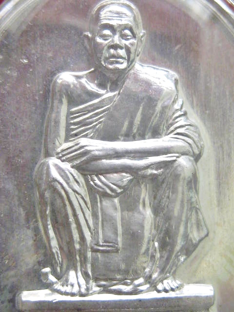 เหรียญ 6 รอบเนื้อเงิน หลวงพ่อคูณ รุ่นกำนันน้องสร้าง ปี 37