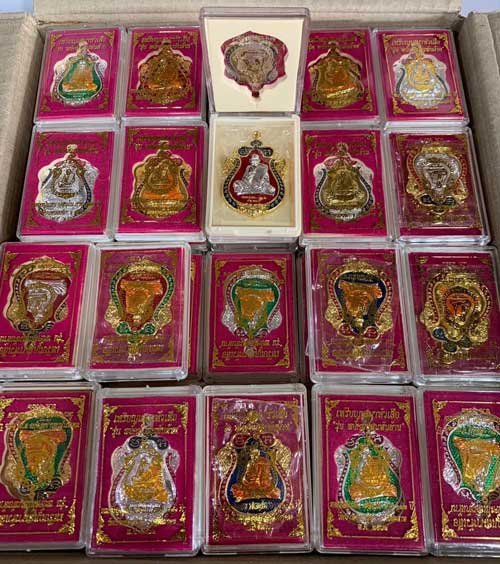 ยกลัง 100 องค์ เหรียญเสมาหัวเสือ รุ่นพยัคฆ์แสนพันล้าน หลวงปู่แสน วัดบ้านหนองจิก ปี 2562 คละเนื้อ คละ