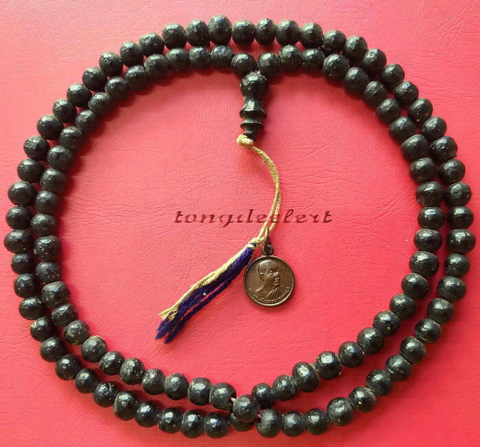 ประคำผงว่านเกสร108 รุ่นแรก หลวงพ่ออุตตมะ วัดวังก์วิเวการาม จ.กาญจนบุรี มีเหรียญห้อยปลายประคำด้วยค่ะ