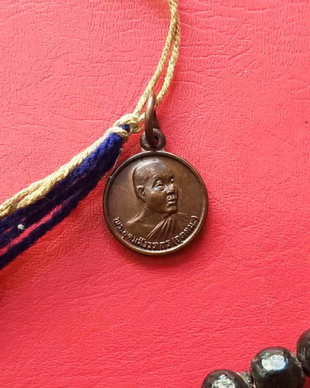 ประคำผงว่านเกสร108 รุ่นแรก หลวงพ่ออุตตมะ วัดวังก์วิเวการาม จ.กาญจนบุรี มีเหรียญห้อยปลายประคำด้วยค่ะ