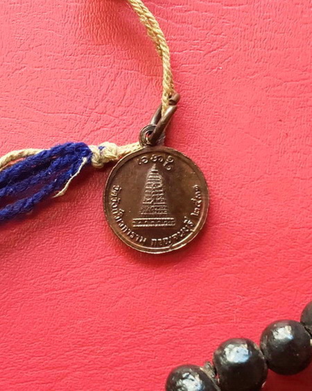 ประคำผงว่านเกสร108 รุ่นแรก หลวงพ่ออุตตมะ วัดวังก์วิเวการาม จ.กาญจนบุรี มีเหรียญห้อยปลายประคำด้วยค่ะ