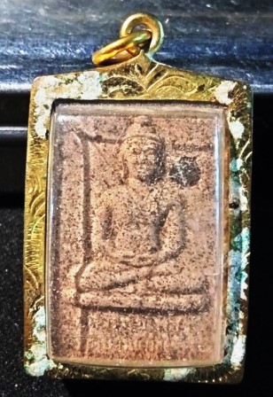 พระผง หลวงพ่อเพชร หลังพระยาพิชัยดาบหัก ฝังว่านไหลดำ