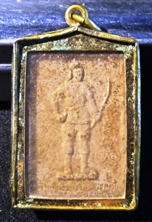 พระผง หลวงพ่อเพชร หลังพระยาพิชัยดาบหัก ฝังว่านไหลดำ