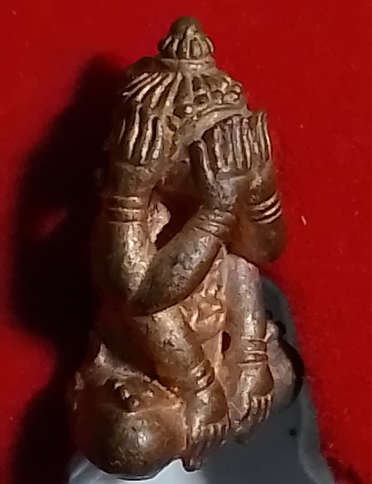 พระปิดตา หัวจรวด เสาร์ 5 เนื้อทองแดงผิวไฟ หลวงพ่อคูณ วัดบ้านไร่ปี2557 ตอก ด.2 ตัว ครับ ไม่มีกล่องนะ