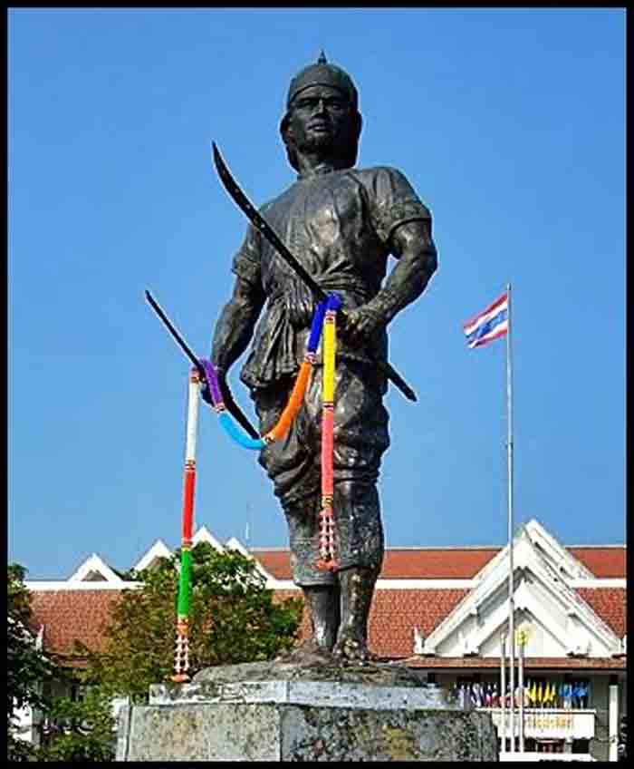 พระยาพิชัยดาบหัก ขนาดบูชา ปี 48 ความสูง12 นิ้ว ฐาน 4 นิ้ว เนื้อโลหะ สภาพพระสวยน่าบูชา มีดดาบถอดได้