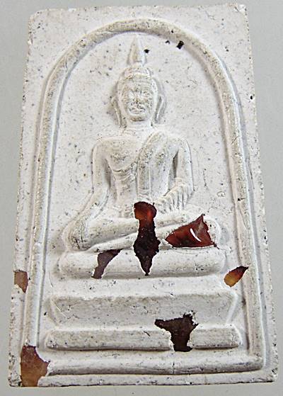 ๒๐ พระผงหลวงปู่ขาว วัดศรัทธาธรรม ฝังพลอย