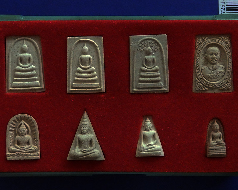 กล่องชุดพระเนื้อผง ที่ระลึกทอดผ้าป่าสร้างห้องสมุดประชาชน วัดมหาสอน จ.ลพบุรี ปลุกเสกโดยลพ.มี คูณ รวย 