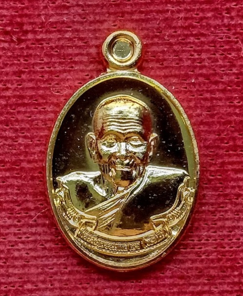 เหรียญเม็ดแตงรุ่นแรก พ่อท่านพรหม วัดพลานุภาพ ปี54 เนื้อกะไหล่ทอง ตอกโค๊ต ก หมายเลข56..เคาะเดียวแดง..