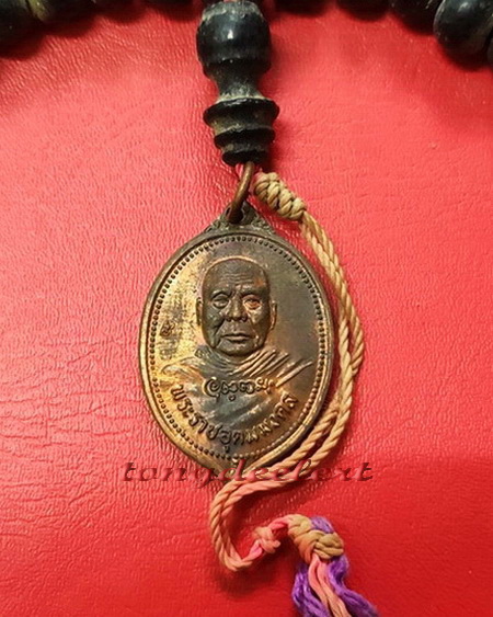 ประคำผงว่านเกสร108 รุ่นแรก หลวงพ่ออุตตมะ วัดวังก์วิเวการาม จ.กาญจนบุรี มีเหรียญห้อยปลายประคำด้วยค่ะ